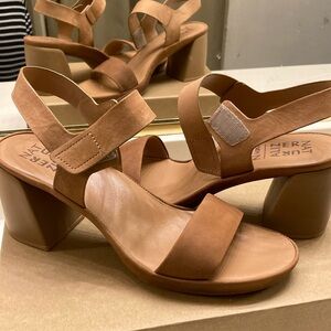 Neutralizer Like New Nude Sandal Size 9